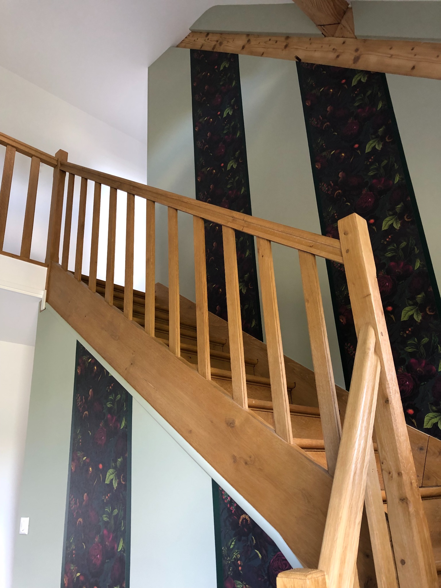 Décor floral autour de l’escalier, réalisation Emmanuel Malbran Peinture